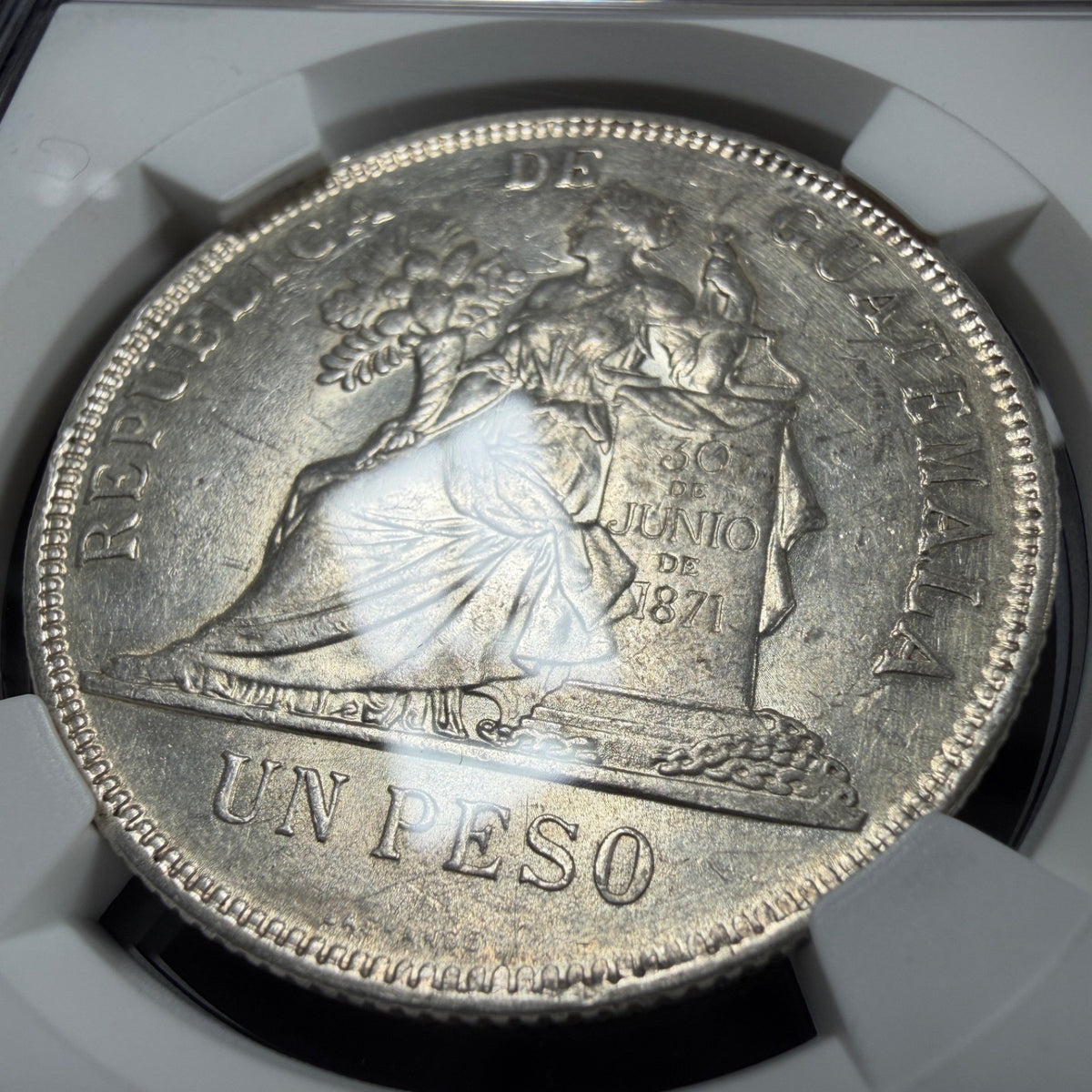 Guatemala - 1 Peso - 1894 - NGC AU 58